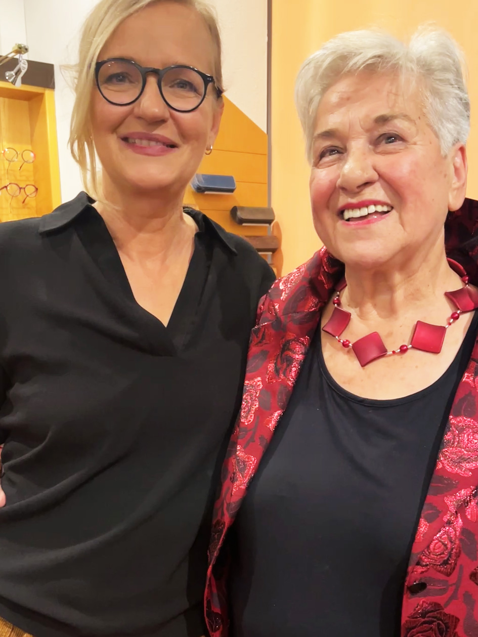 Biografin Brigitte Kronwitter und Berta Bürkle nach der Lesung